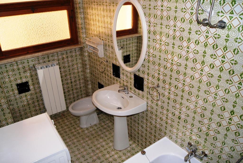 La Terrazza Tra Pini E Mare Apartment Сан Бартоломео ал Маре Стая снимка
