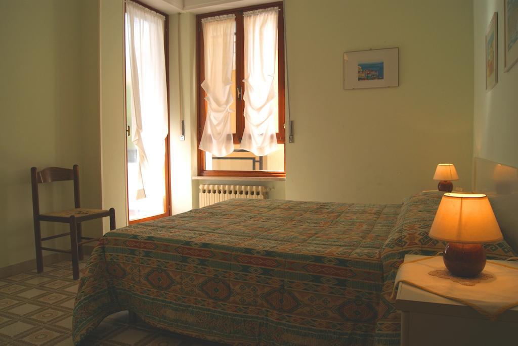 La Terrazza Tra Pini E Mare Apartment Сан Бартоломео ал Маре Стая снимка